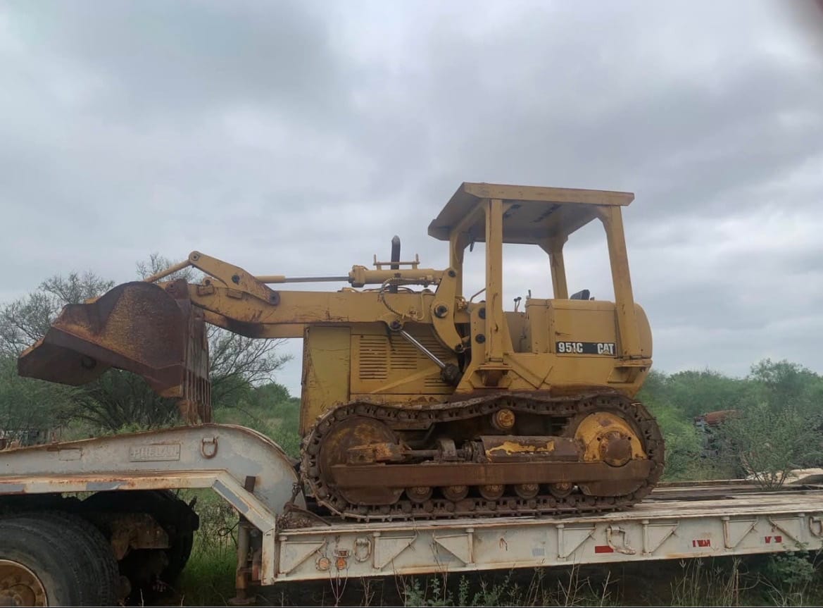 1970 Caterpillar 951C Track Loader for Sale in Somerset, TX | Owner Operated - View 2