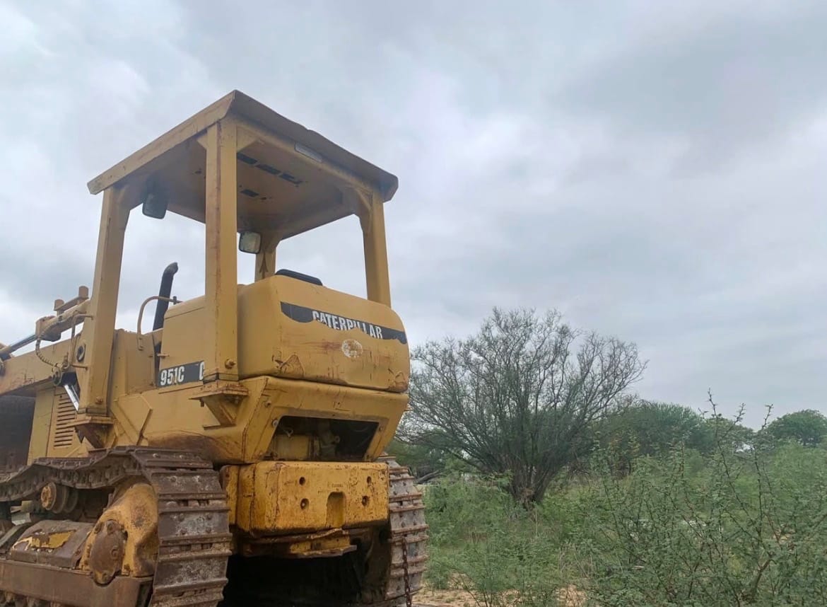 1970 Caterpillar 951C Track Loader for Sale in Somerset, TX | Owner Operated - View 3