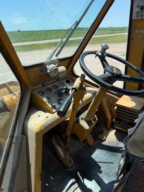 1977 Caterpillar 950 Wheel Loaders for sale in Hastings, NE - listing photo 5 of 8