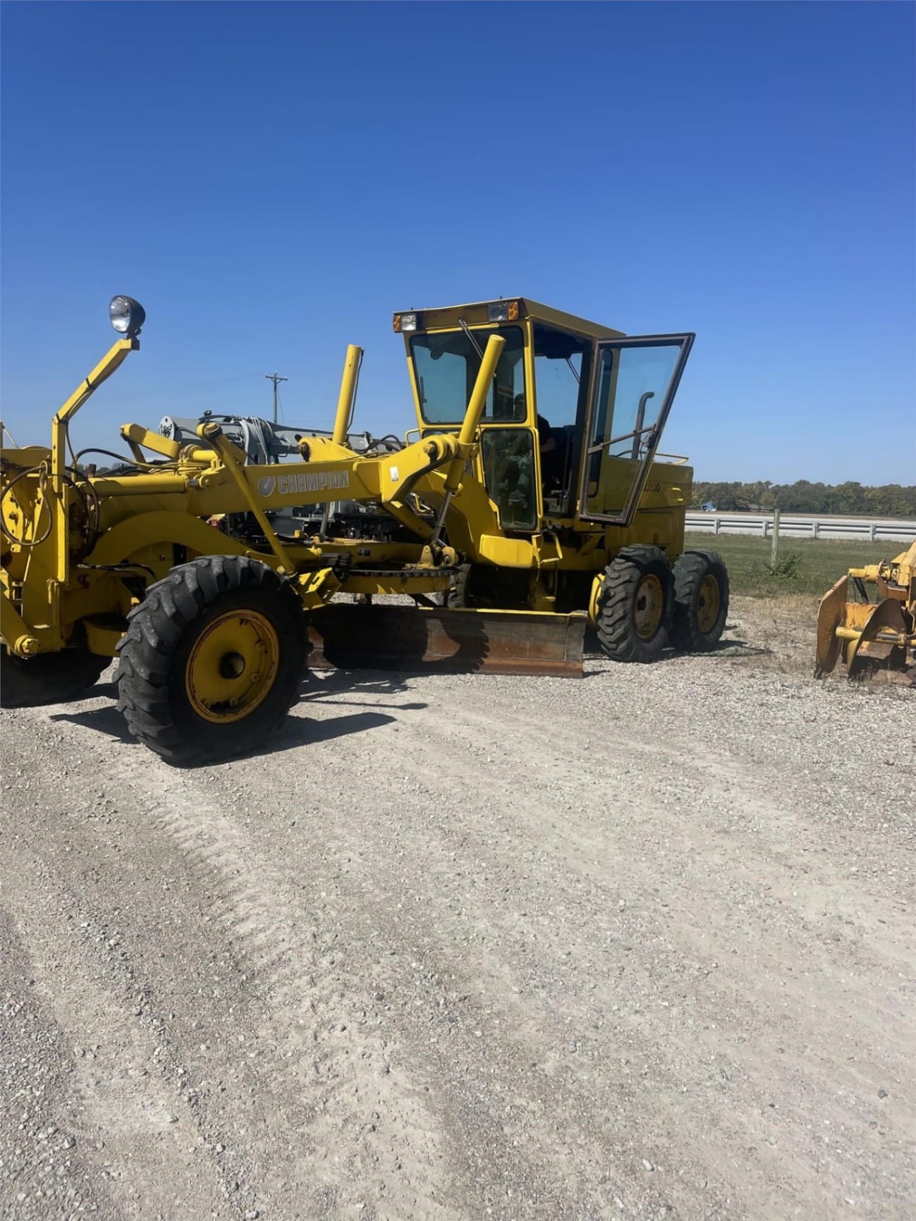 1987 CHAMPION 710R Motor Graders for sale in Flat Rock, IN - listing photo 2 of 7
