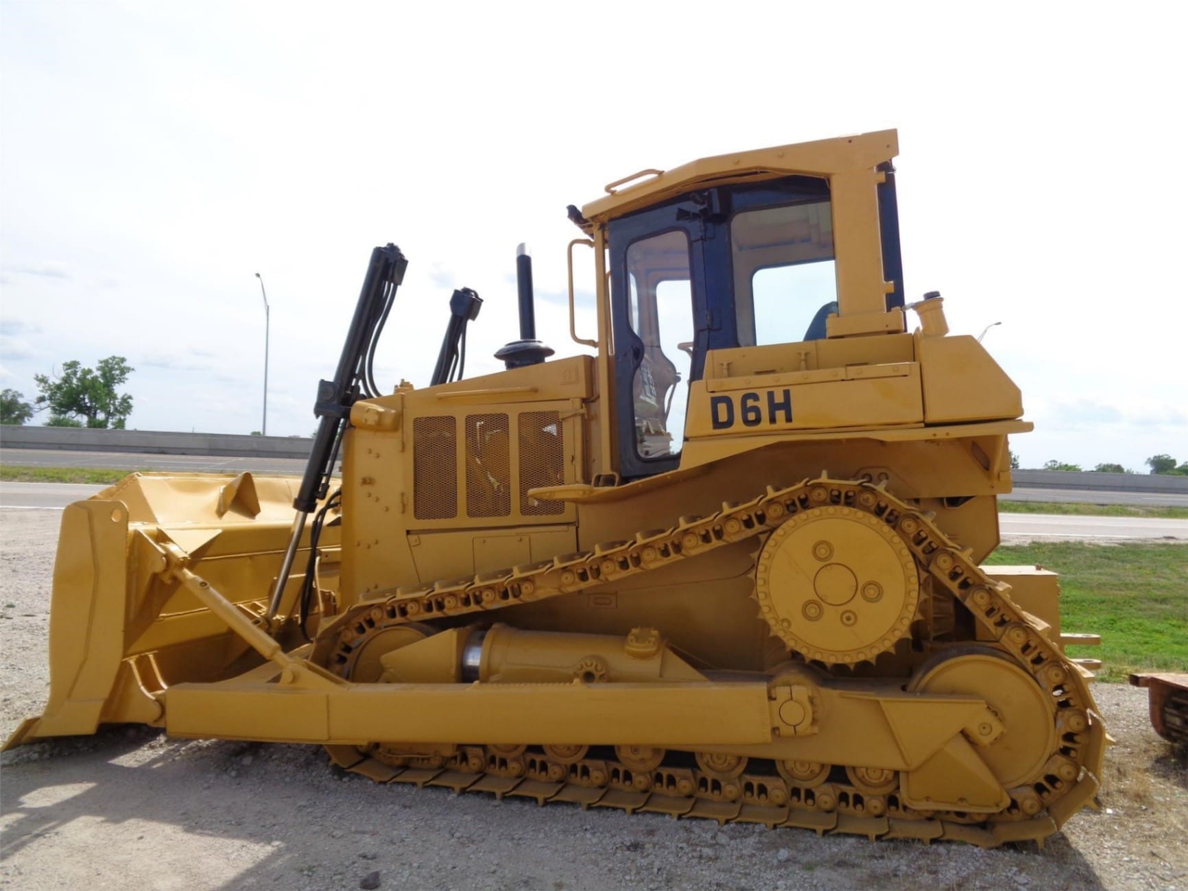 1988 Caterpillar D6 Dozers for sale in Waterloo, NE - listing photo 2 of 8