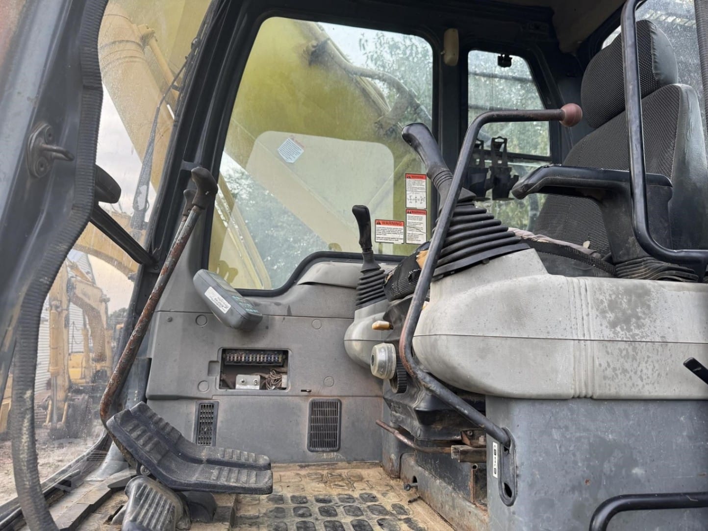 1996 Komatsu PC200 LC-6LC Excavators for sale in Salem, NJ - listing photo 8 of 9