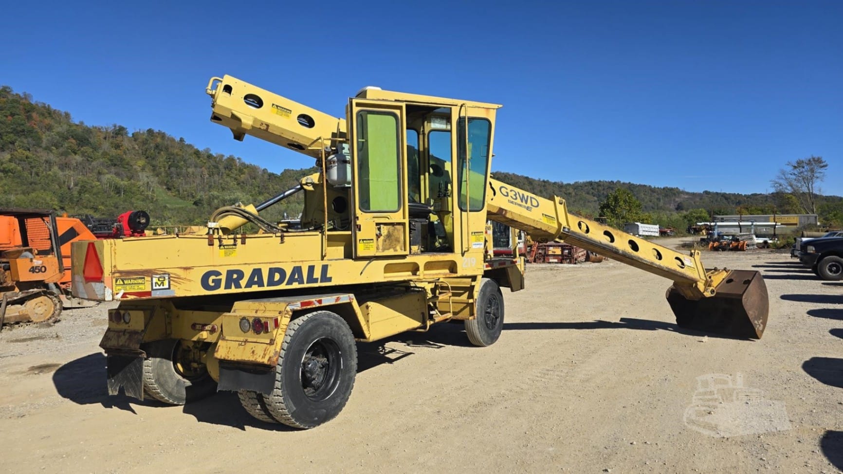 1998 Gradall G3WD Excavators for sale in Sardis, OH - listing photo 2 of 8