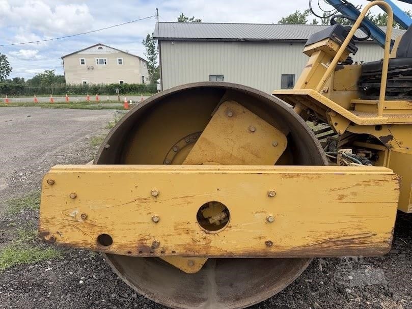 1999 Caterpillar CS-563C Smooth Drum Rollers for sale in Rochester, NY - listing photo 2 of 10