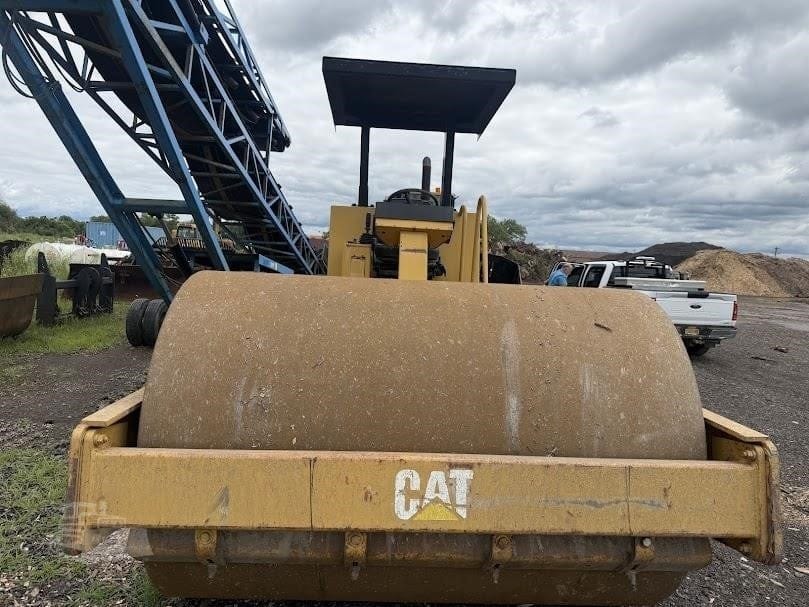 1999 Caterpillar CS-563C Smooth Drum Rollers for sale in Rochester, NY - listing photo 3 of 10