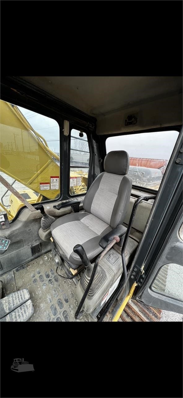 1999 Komatsu PC270 LC-6L Excavators for sale in Chicago Ridge, IL - listing photo 3 of 18