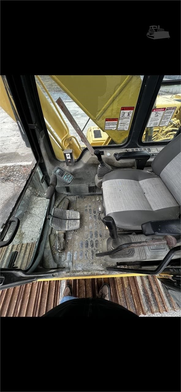 1999 Komatsu PC270 LC-6L Excavators for sale in Chicago Ridge, IL - listing photo 4 of 18