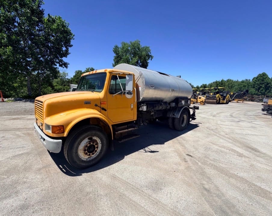 2000 Etnyre 1750 Asphalt Distributor Truck for sale in City, MO - primary listing photo of 5