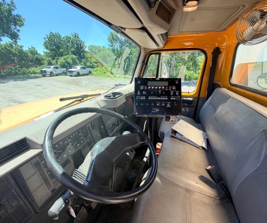 2000 Etnyre 1750 Asphalt Distributor Truck for sale in City, MO - listing photo 3 of 5