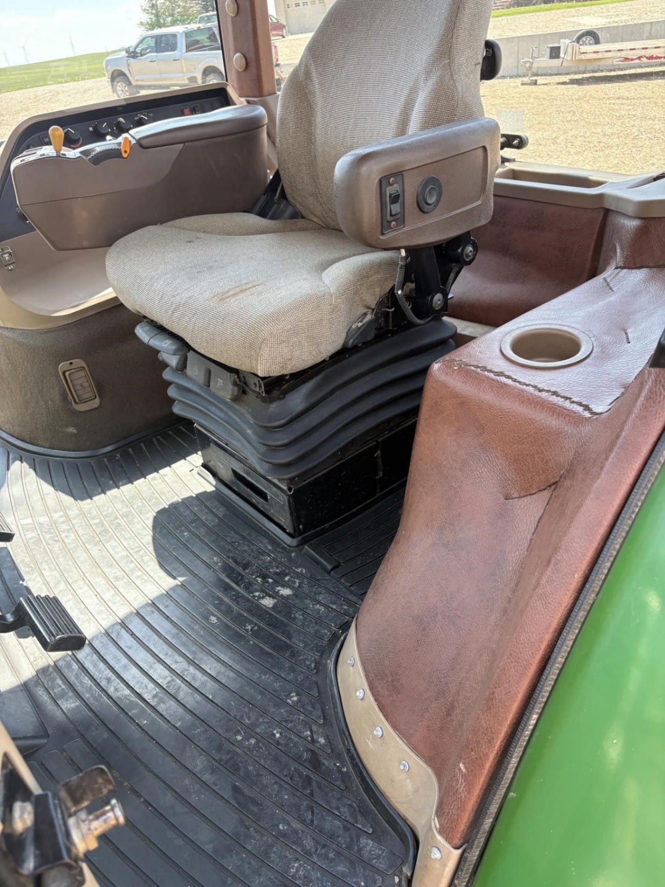 2000 John Deere 8310 Field Tractors Power for sale in Buffalo Center, IA - listing photo 8 of 10