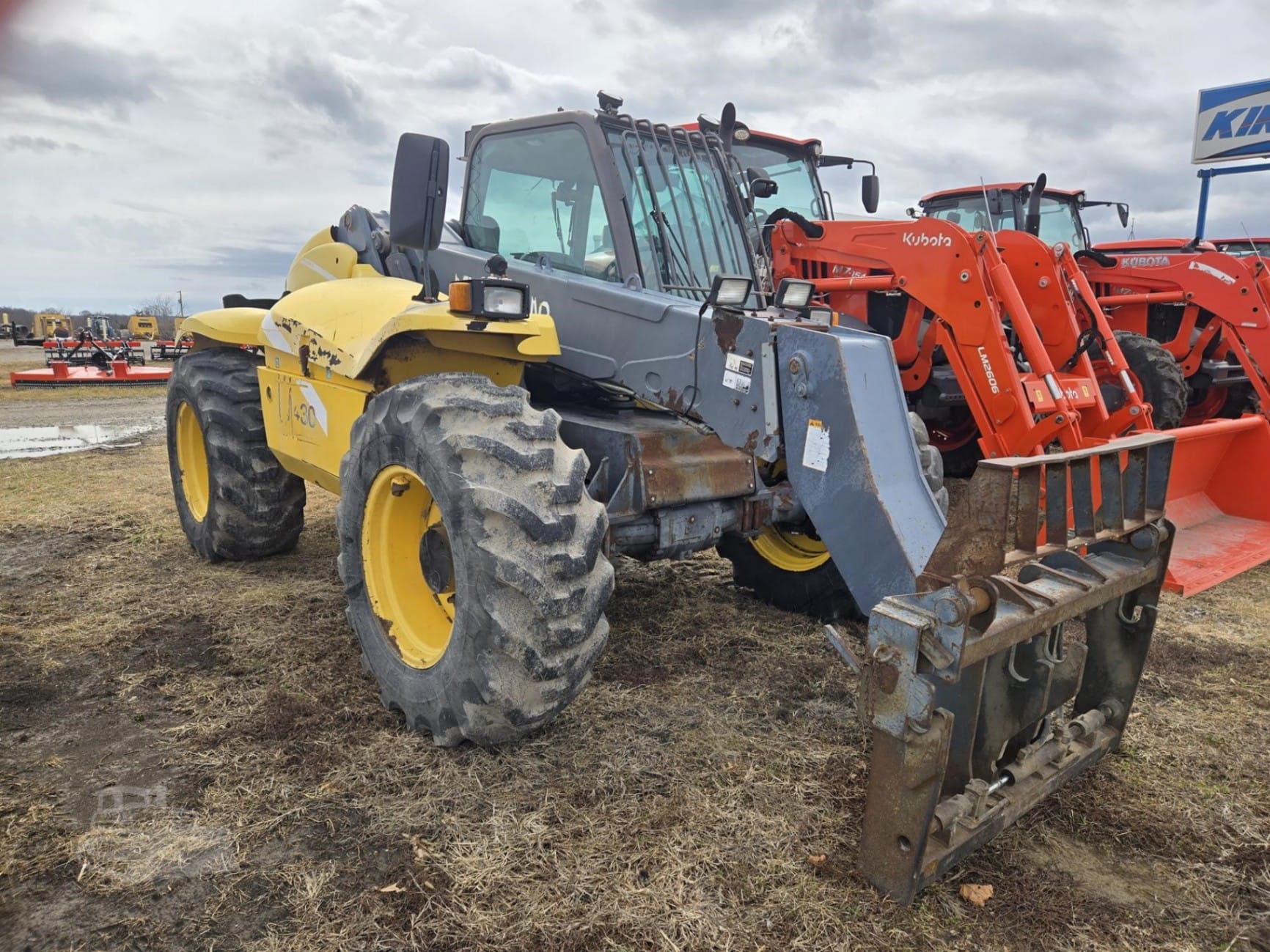 2000 New Holland LM430 Telehandlers Forklifts for sale in Albia, IA - listing photo 3 of 7