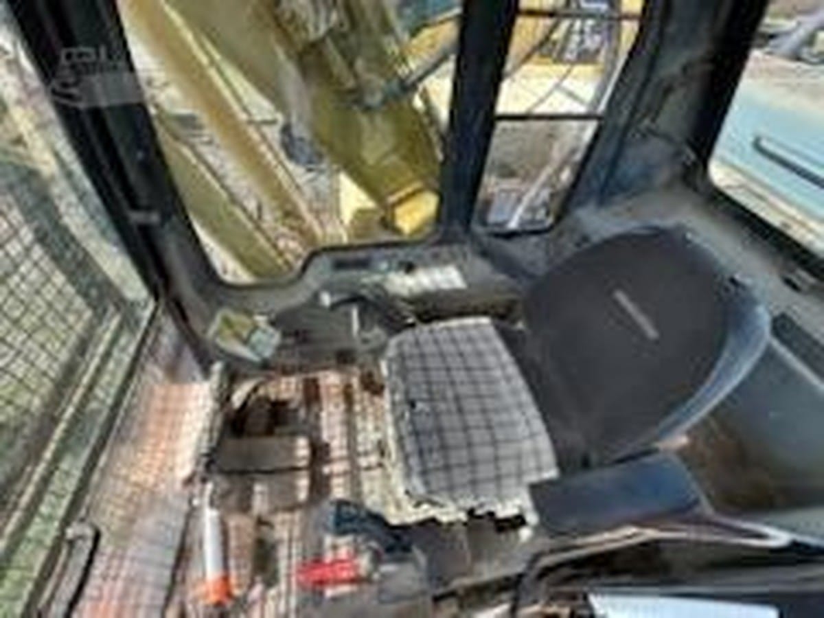 2001 Komatsu PC150 LC-6K Excavators for sale in Xenia, OH - listing photo 4 of 8