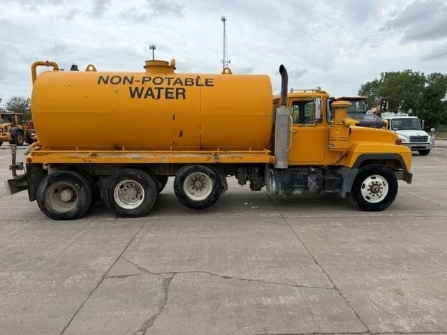 2002 Mack RD686S Water Truck for sale in Omaha, NE - listing photo 5 of 8