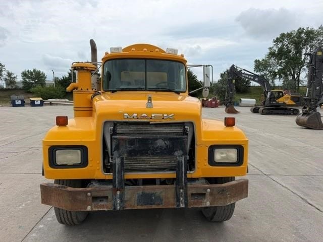 2002 Mack RD686S Water Truck for sale in Omaha, NE - listing photo 6 of 8