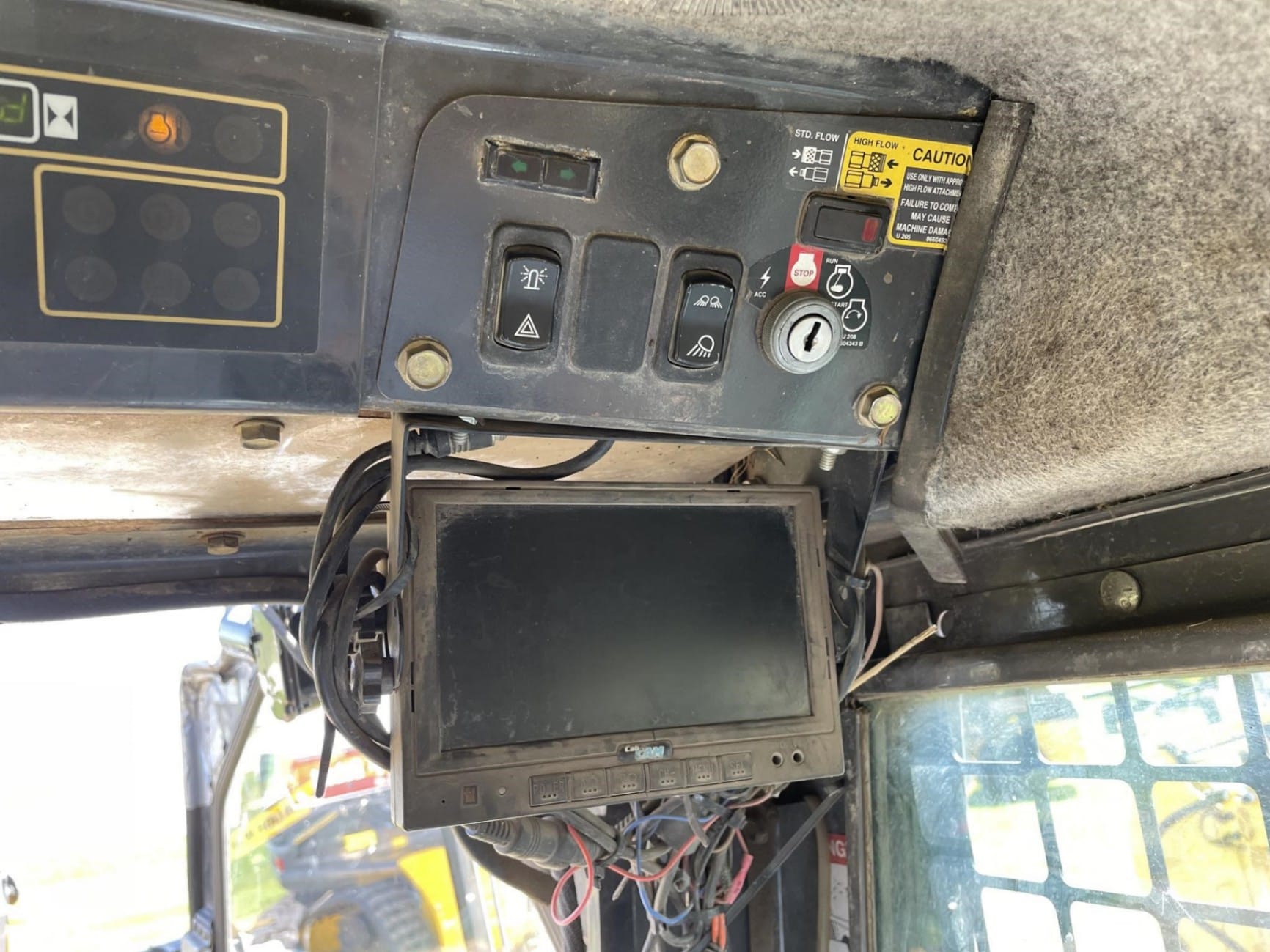 2003 New Holland LS190 Skid Steer Loaders for sale in Edgewood, IA - listing photo 4 of 8