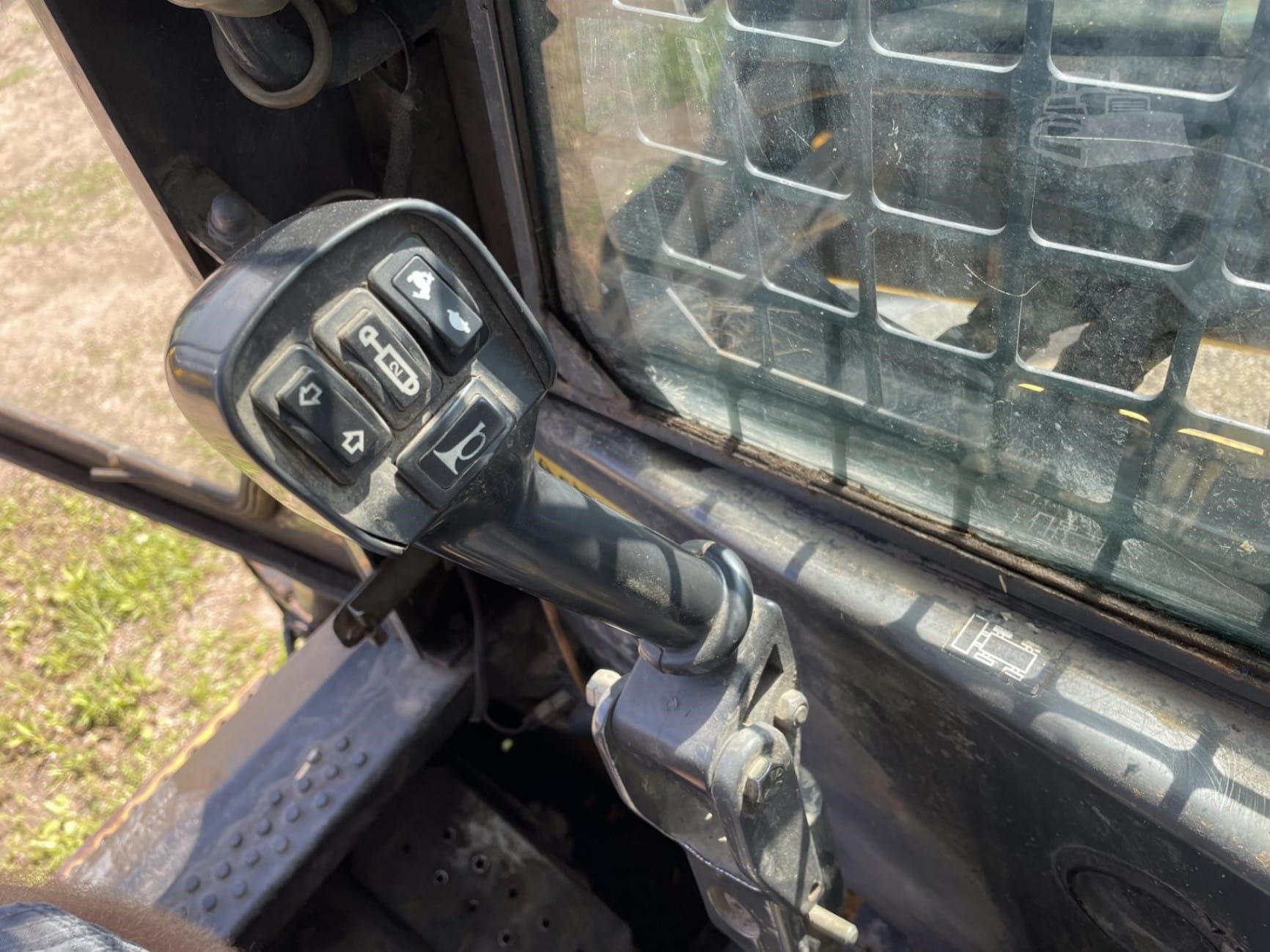 2003 New Holland LS190 Skid Steer Loaders for sale in Edgewood, IA - listing photo 7 of 8