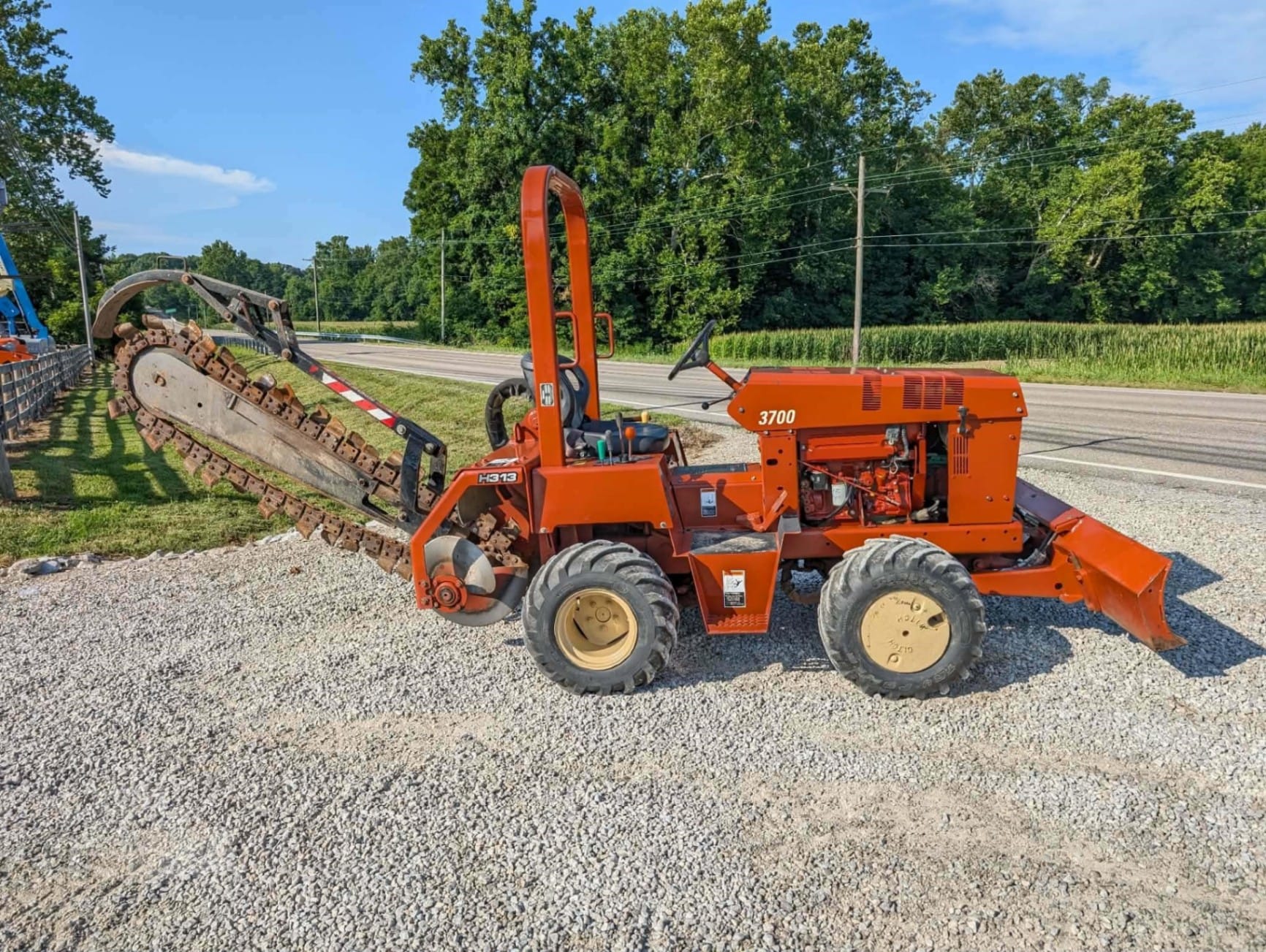 2004 Ditch Witch 3700 Trenchers for sale in City, IN - listing photo 2 of 8