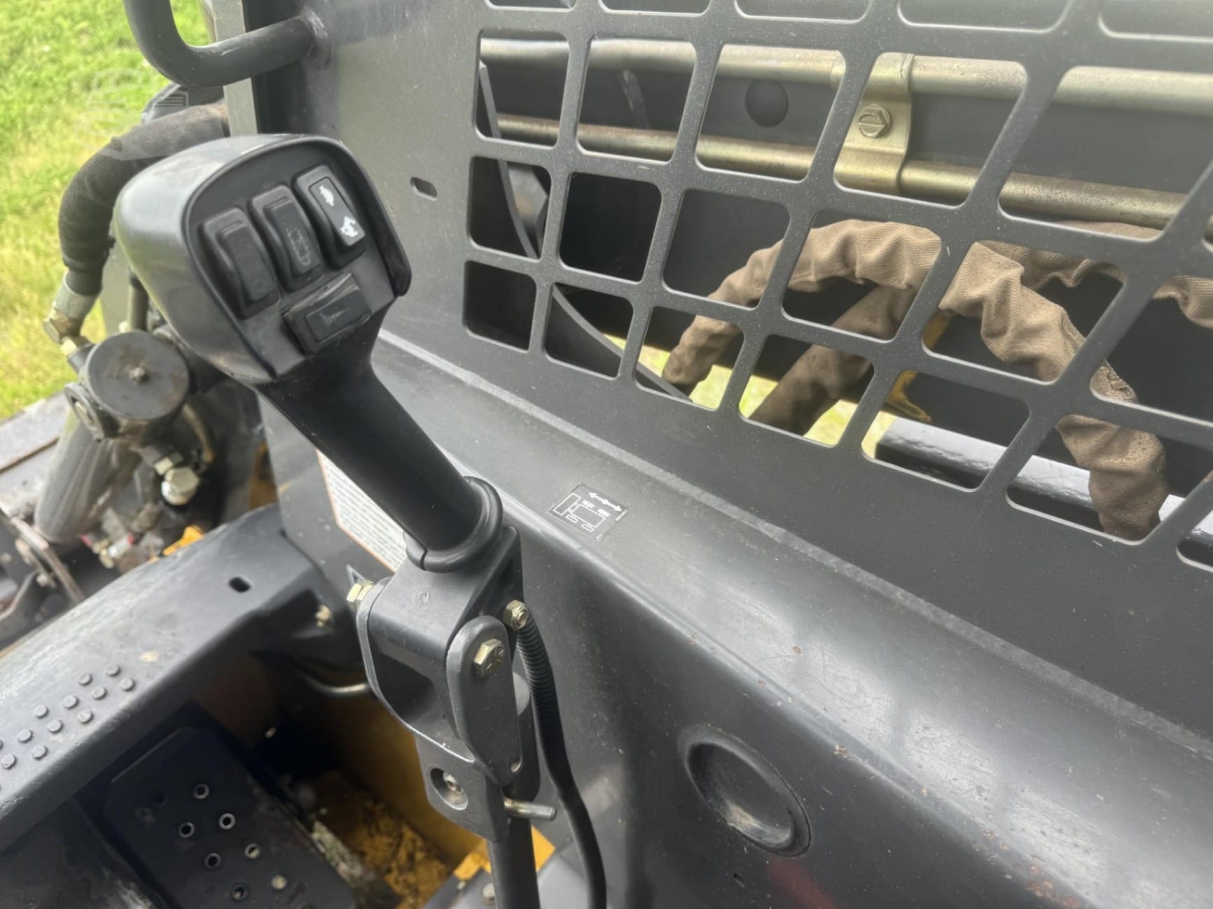 2004 New Holland LS180 Skid Steer Loaders for sale in Bassett, NE - listing photo 6 of 7