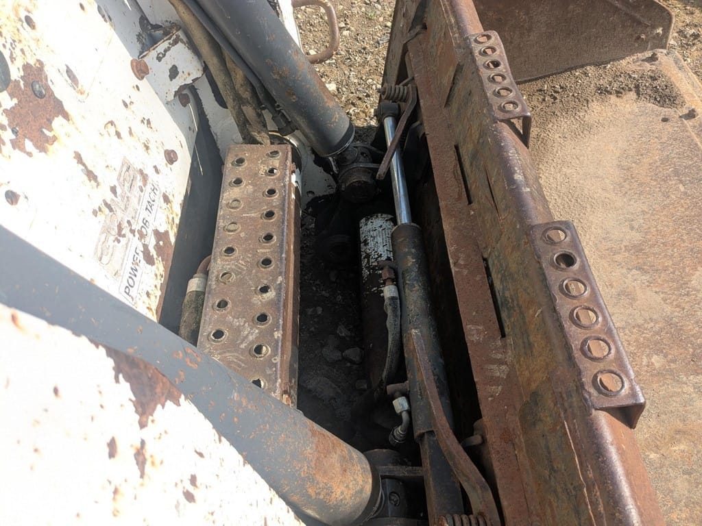 2005 Bobcat T300 Track Loaders for sale in Saint Clairsville, OH - listing photo 5 of 6