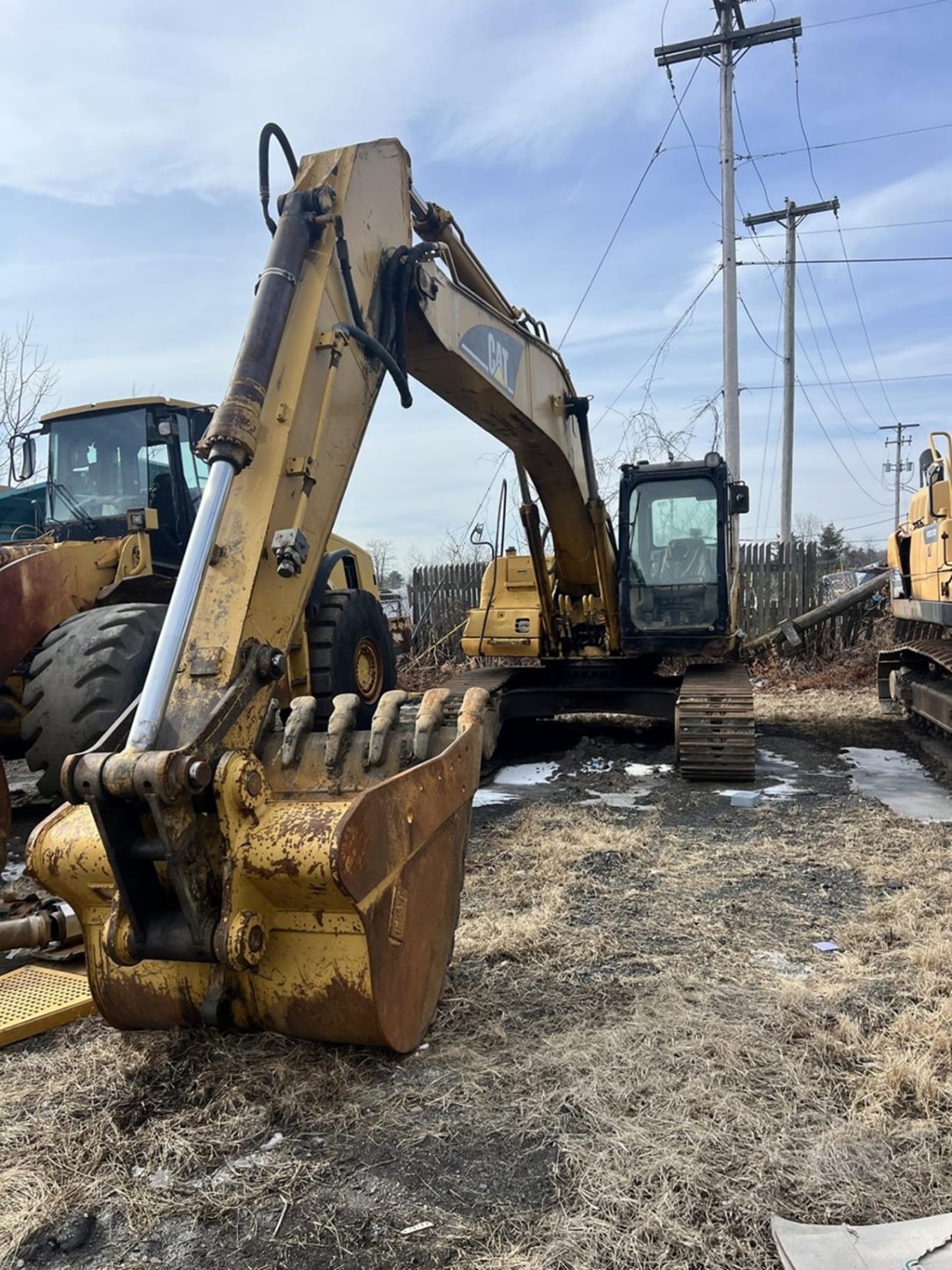 2005 Caterpillar 320CL Excavators for sale in Old Forge, PA - listing photo 2 of 6