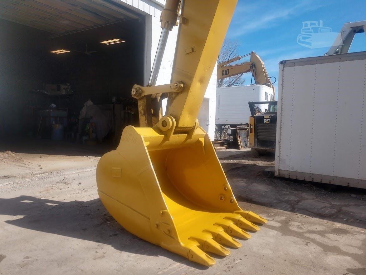 2005 Caterpillar 330CL Excavators for sale in Waterloo, NE - listing photo 7 of 8
