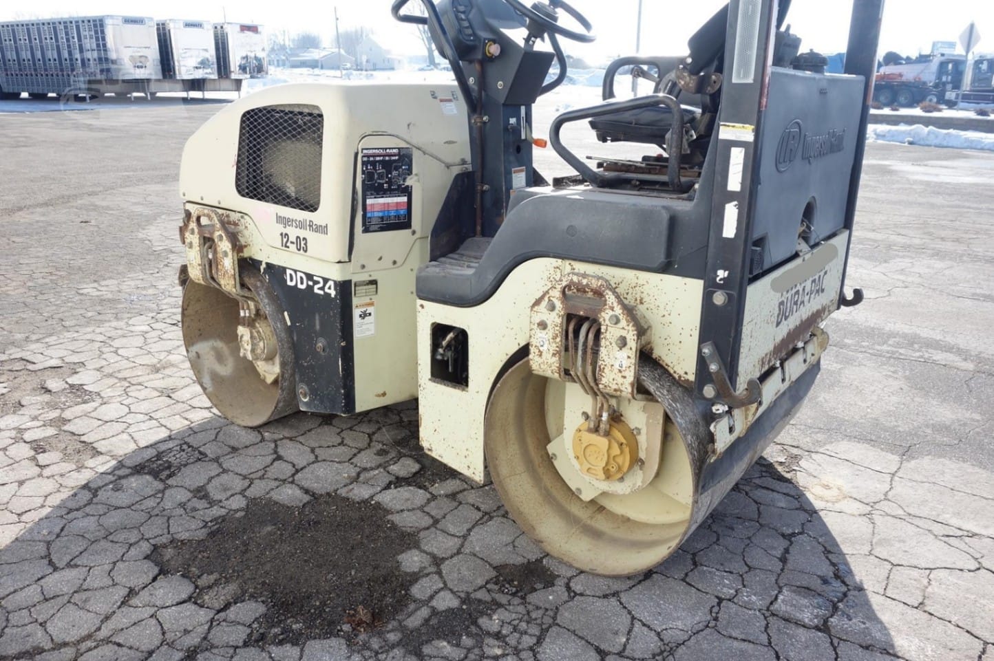 2005 Ingersoll-Rand DD24 Compaction for sale in Cedar Rapids, IA - listing photo 2 of 8