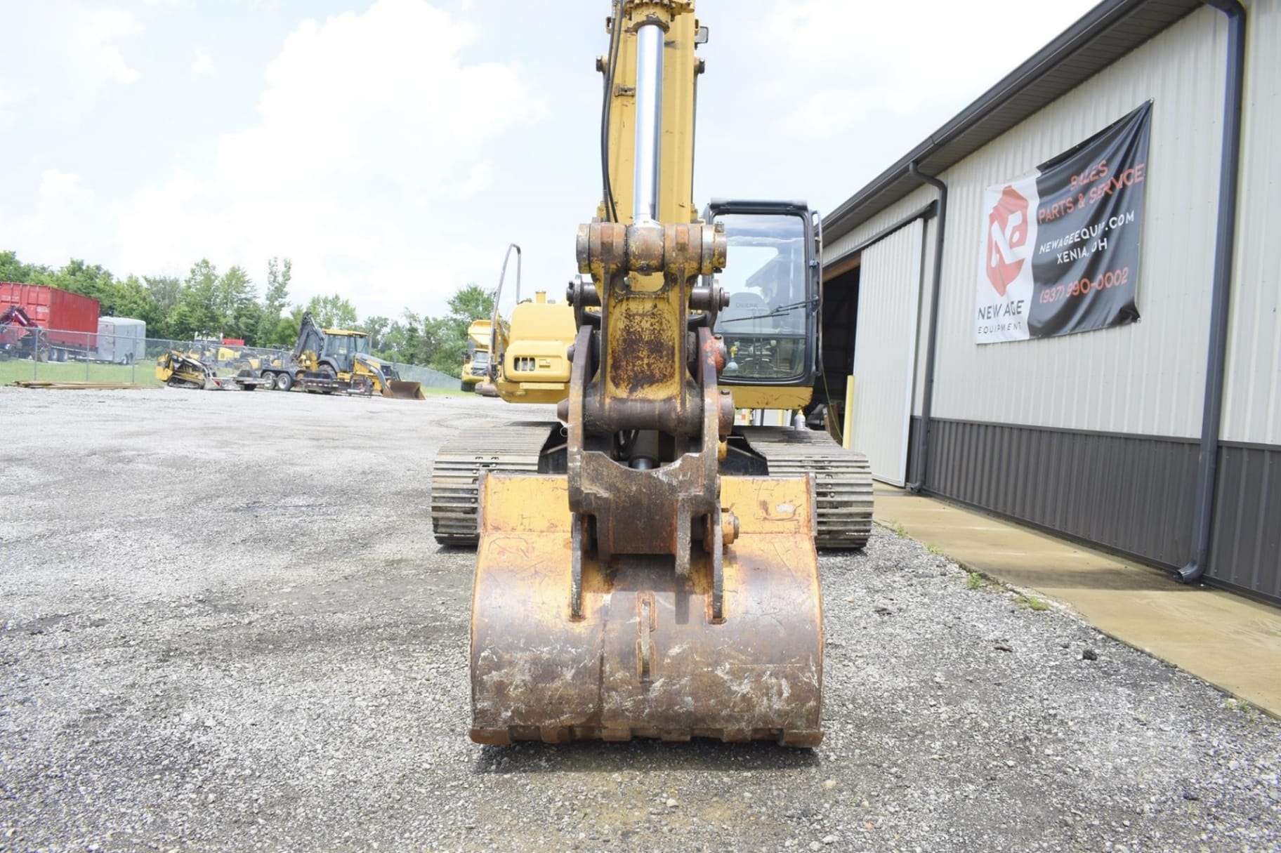 2005 John Deere 230C LC Excavators for sale in Xenia, OH - listing photo 3 of 8