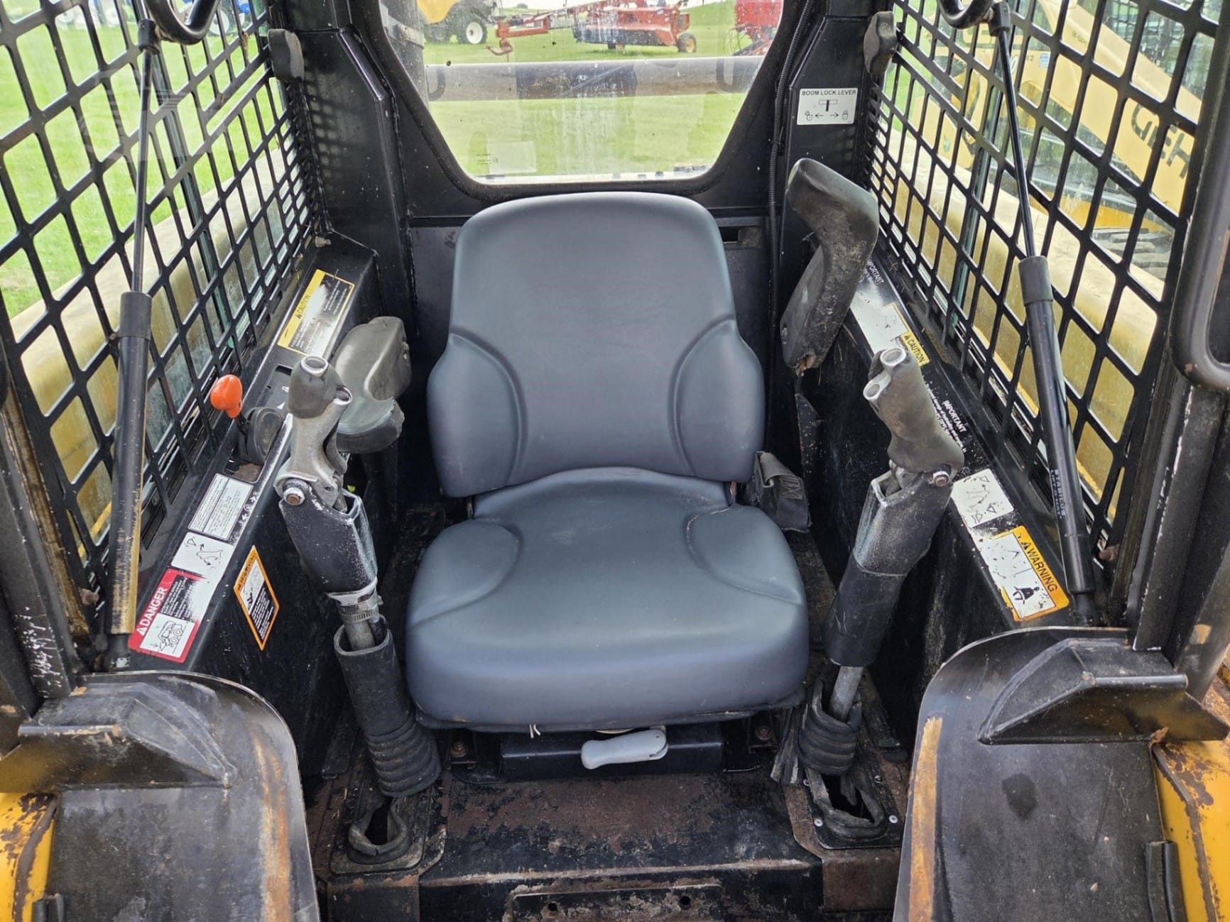 2005 John Deere 317 Skid Steer Loaders for sale in West Union, IA - listing photo 9 of 9
