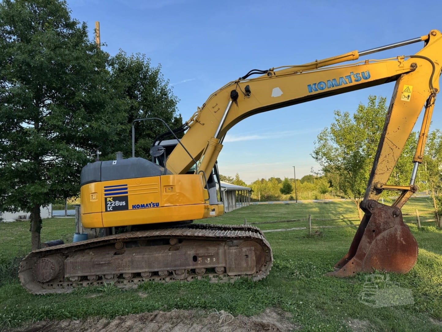 2006 Komatsu PC228US LC-3N0 Excavators for sale in Salem, NJ - primary listing photo of 5