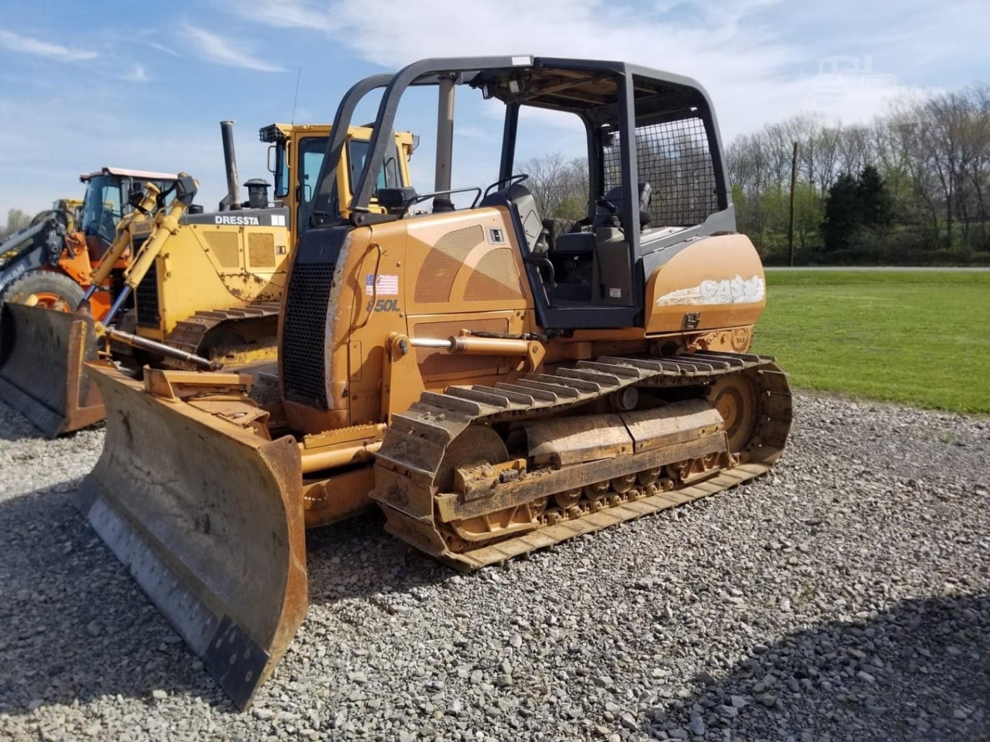 2009 CASE 850L Dozers for sale in Benton, IL - primary listing photo of 8