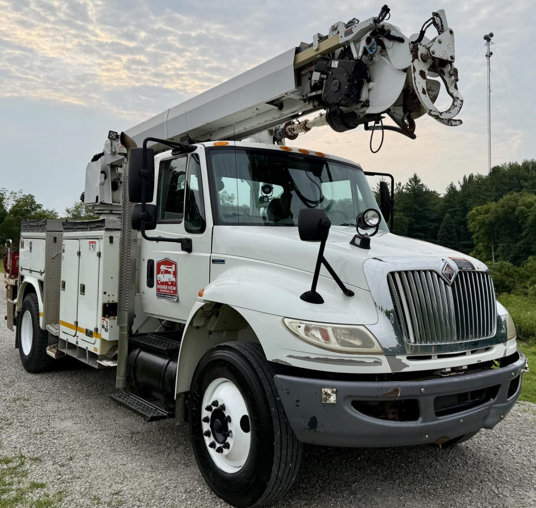 2010 Altec DL45BR Service Mechanics Truck Crane for sale in Knoxville, IA - primary listing photo of 47