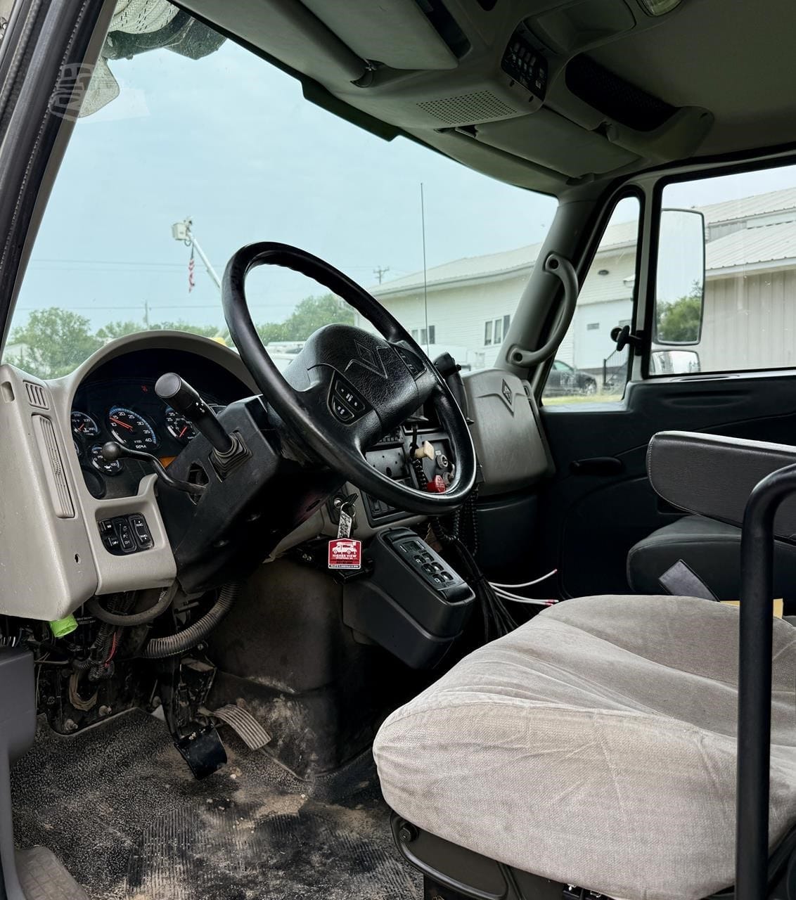2010 Altec DL45BR Service Mechanics Truck Crane for sale in Knoxville, IA - listing photo 18 of 47