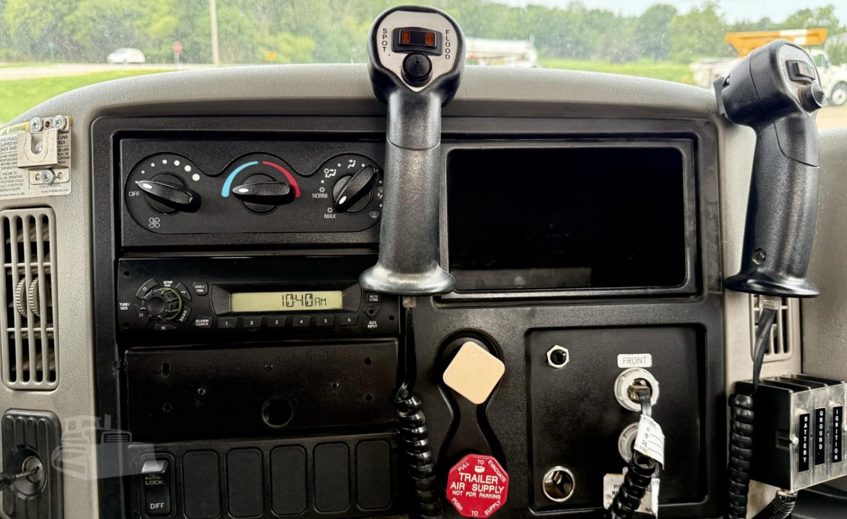 2010 Altec DL45BR Service Mechanics Truck Crane for sale in Knoxville, IA - listing photo 20 of 47