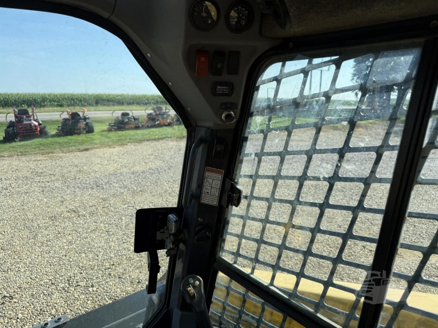 2010 Gehl V270 Skid Steer Loaders for sale in Hull, IA - listing photo 8 of 11
