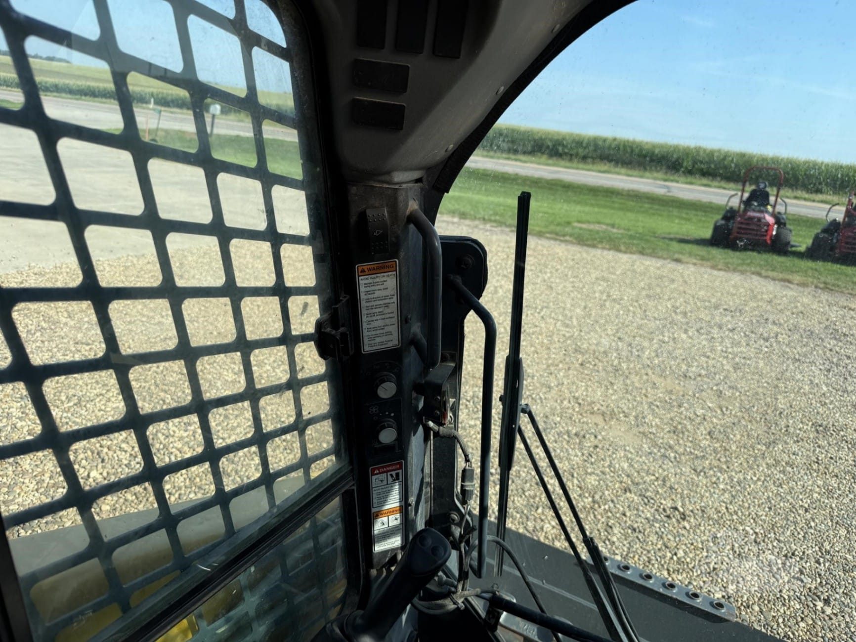 2010 Gehl V270 Skid Steer Loaders for sale in Hull, IA - listing photo 9 of 11