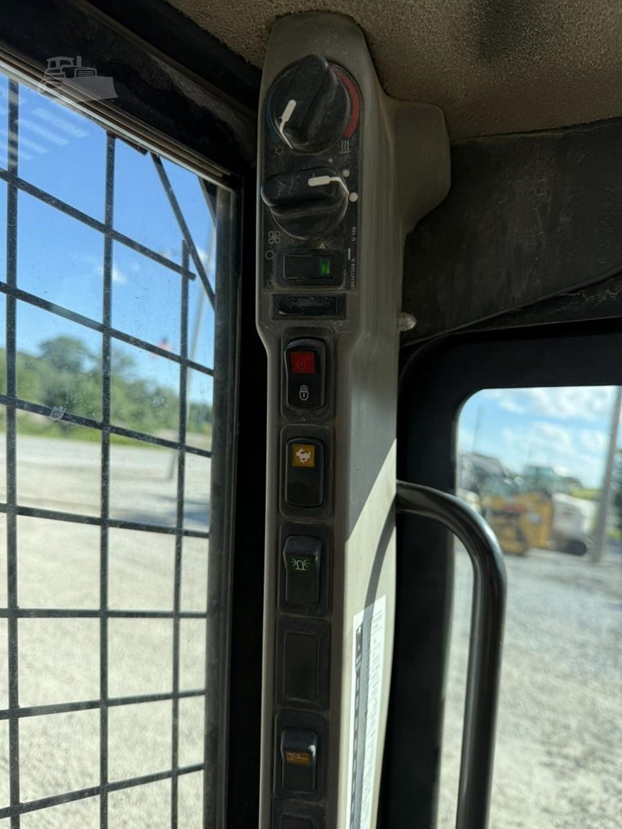 2011 CASE SR250 Skid Steer Loaders for sale in Anita, IA - listing photo 5 of 8
