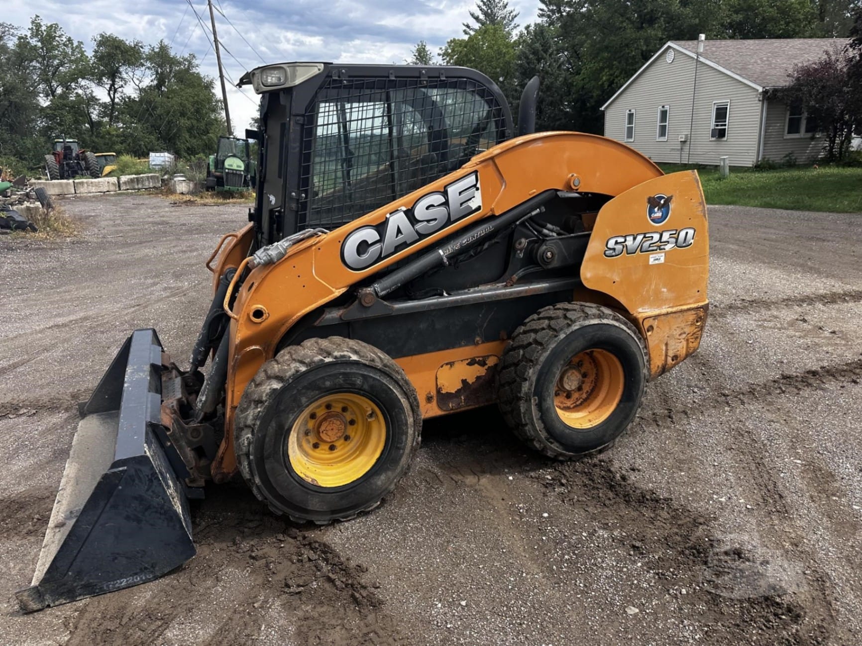 2011 CASE SV250 Skid Steer Loaders for sale in Newton, IA - listing photo 4 of 47