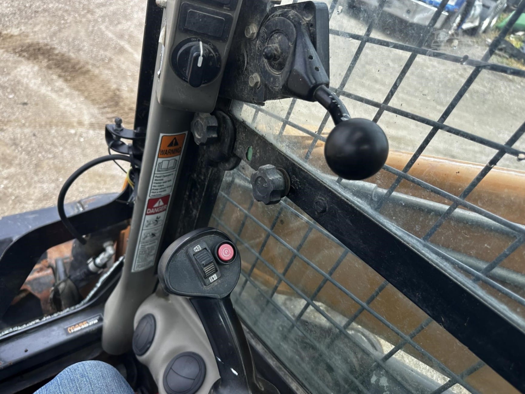 2011 CASE SV250 Skid Steer Loaders for sale in Newton, IA - listing photo 46 of 47