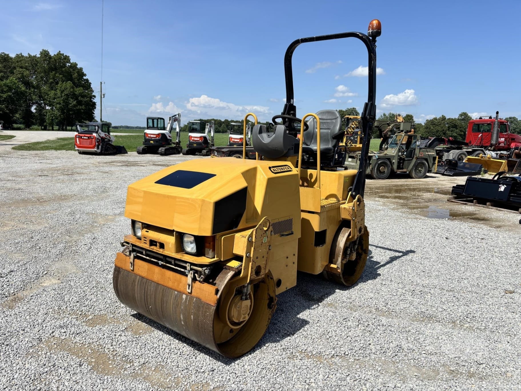 2011 Caterpillar CB24 Asphalt Rollers for sale in Jewett, IL - primary listing photo of 8