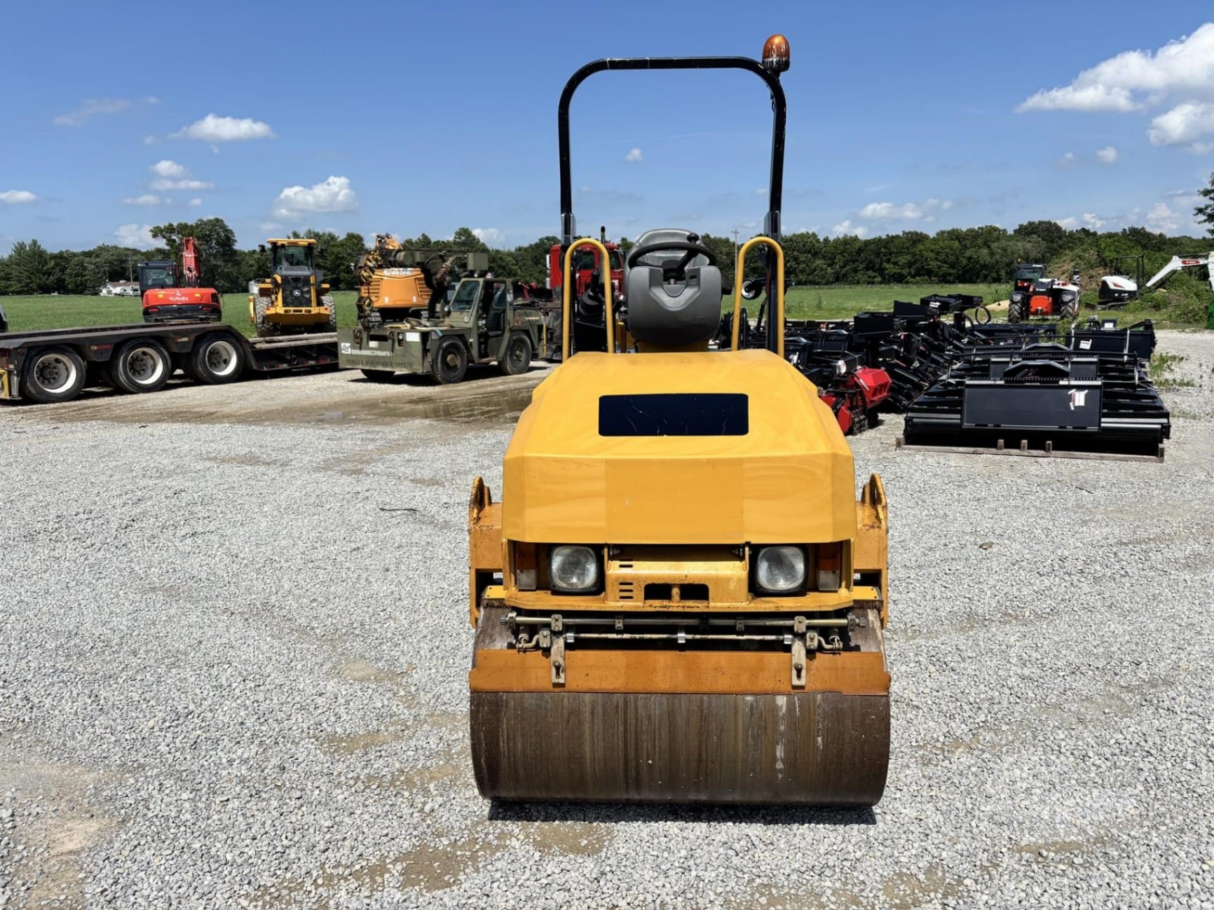 2011 Caterpillar CB24 Asphalt Rollers for sale in Jewett, IL - listing photo 2 of 8