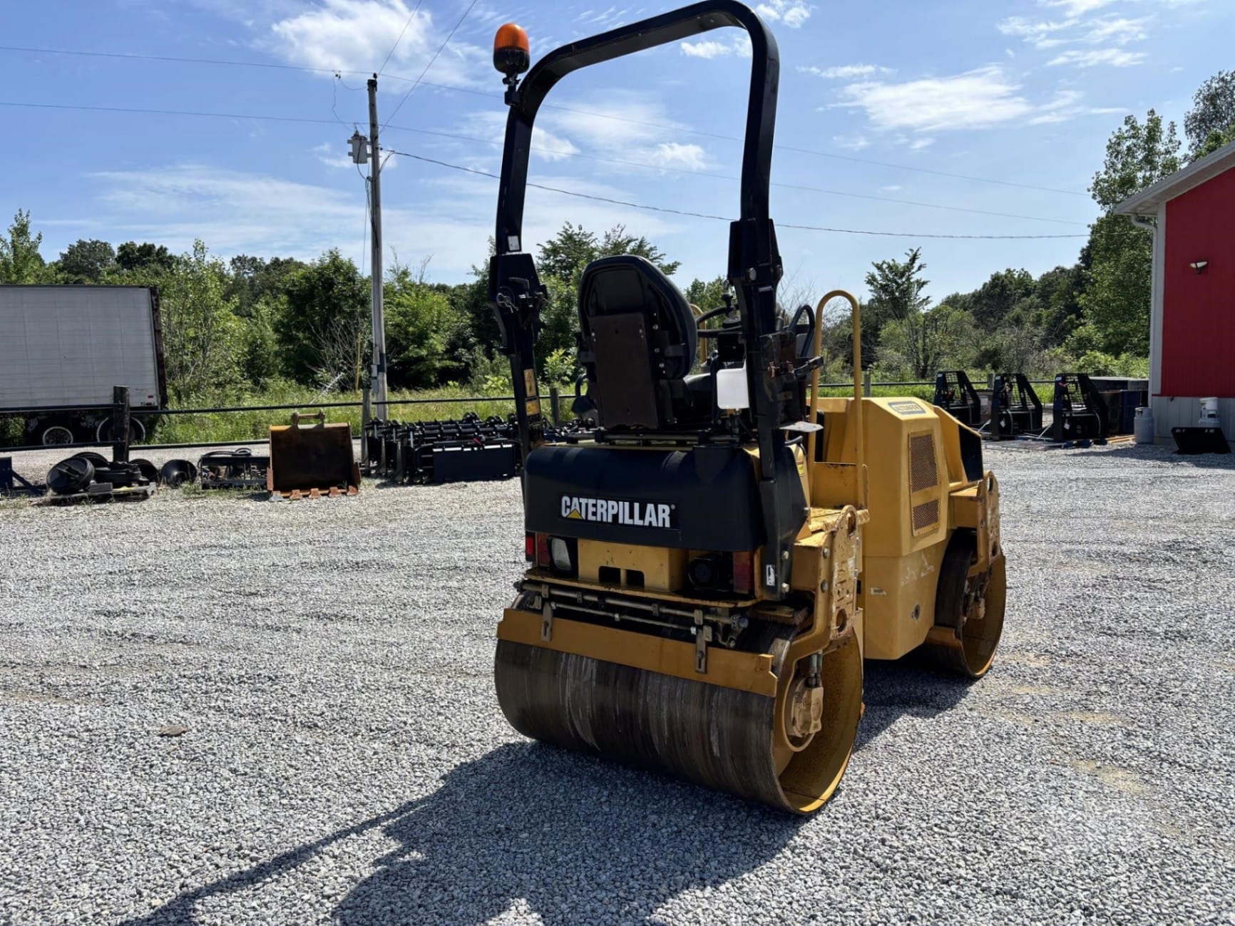 2011 Caterpillar CB24 Asphalt Rollers for sale in Jewett, IL - listing photo 6 of 8