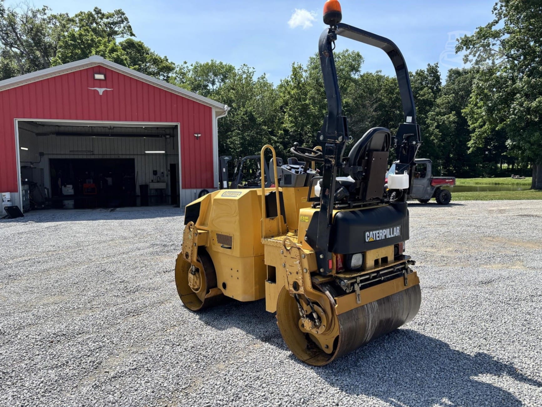 2011 Caterpillar CB24 Asphalt Rollers for sale in Jewett, IL - listing photo 8 of 8