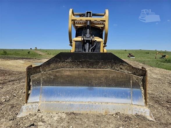 2011 Caterpillar D7E Dozers for sale in Wamego, KS - listing photo 2 of 8