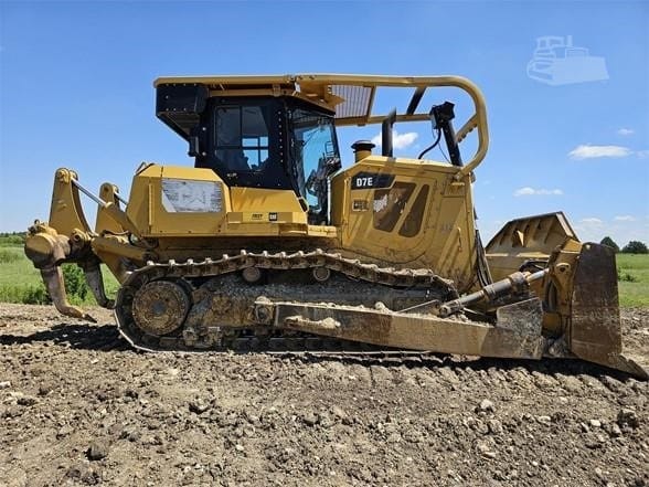 2011 Caterpillar D7E Dozers for sale in Wamego, KS - listing photo 4 of 8