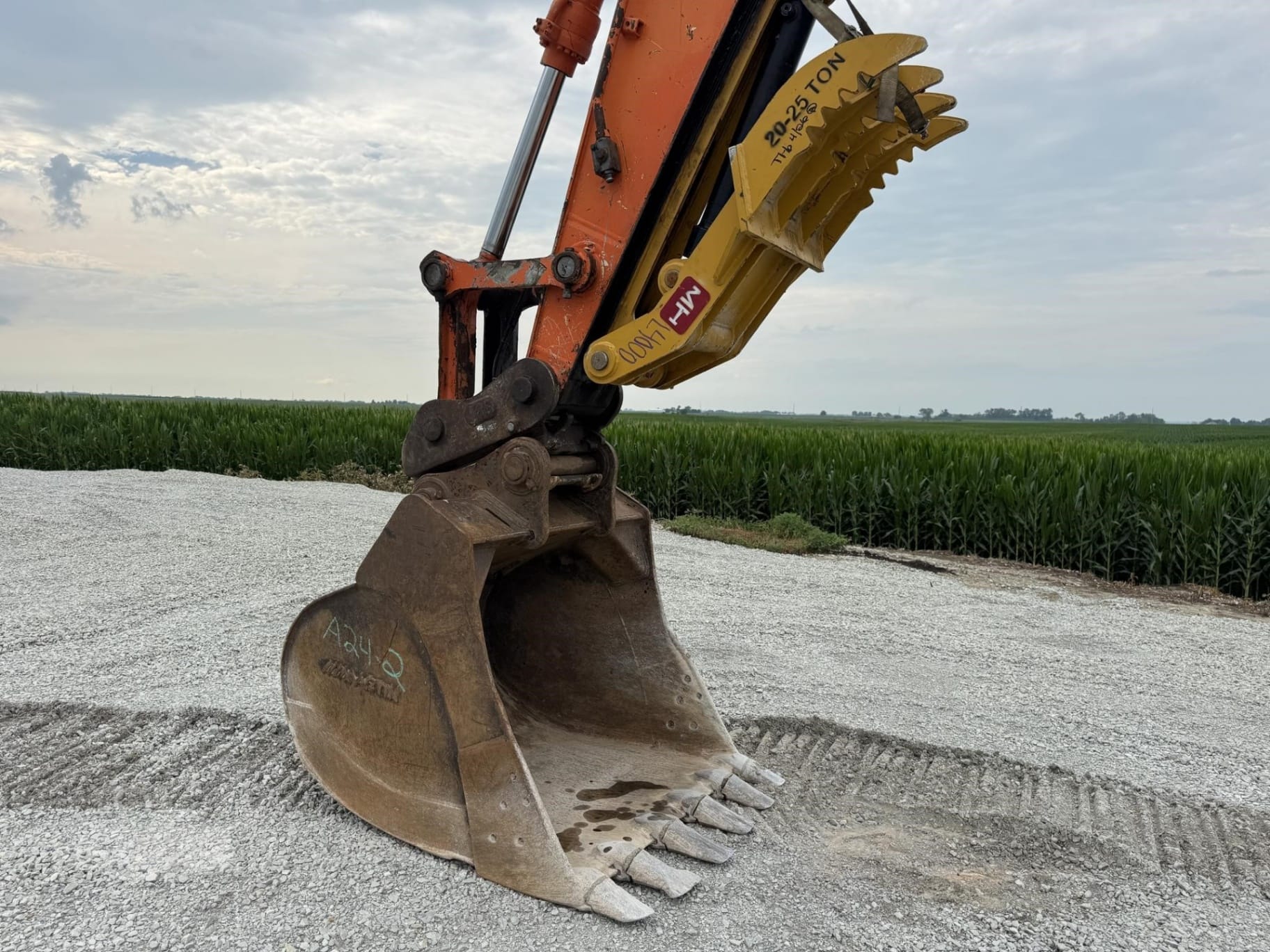 2011 Hitachi ZX300LC-7 Excavators for sale in Chatsworth, IL - listing photo 5 of 8