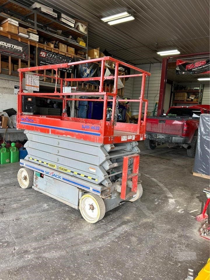 2012 Skyjack skyjack-sj4632 Scissor Lift Electric for sale in Mount Ayr, IA - listing photo 2 of 8