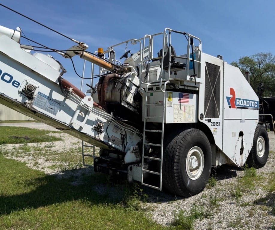 2013 Astec (Roadtec) SB2500E Material Transfer Widening for sale in City, OH - primary listing photo of 4