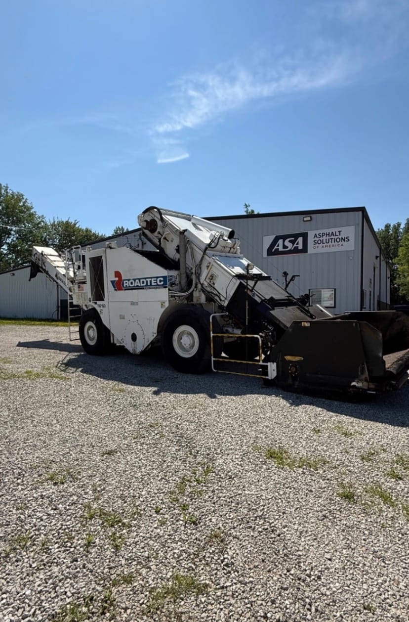 2013 Astec (Roadtec) SB2500E Material Transfer Widening for sale in City, OH - listing photo 4 of 4