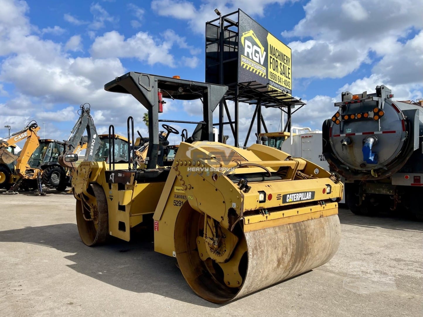 2013 Caterpillar CB54XW Smooth Drum Rollers for sale in Olmito, TX - primary listing photo of 8