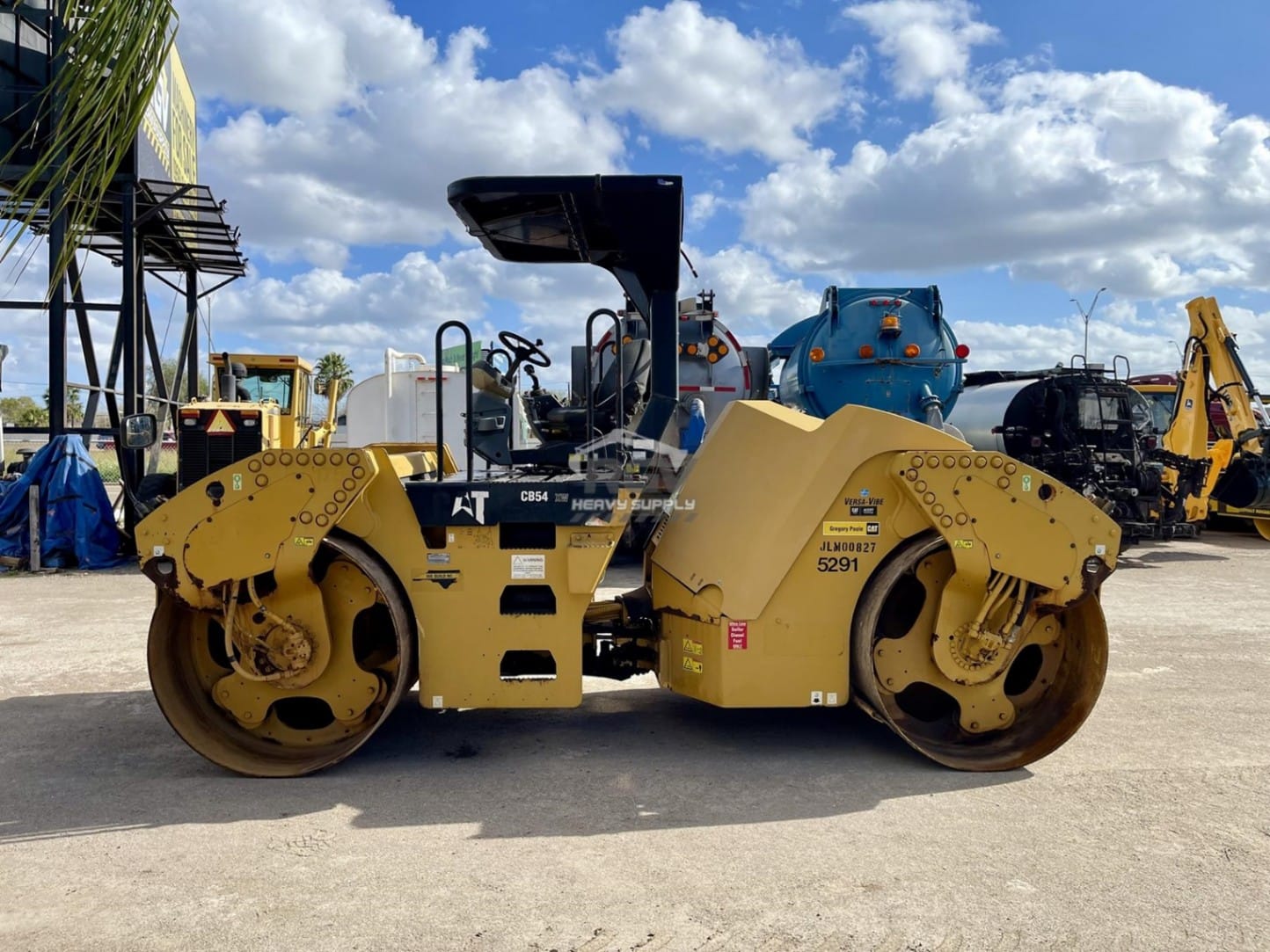 2013 Caterpillar CB54XW Smooth Drum Rollers for sale in Olmito, TX - listing photo 2 of 8